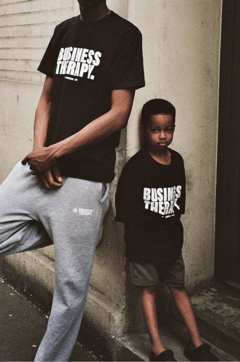 TEE "BUSINESS THERAPY" BLACK PUFF - Image 3