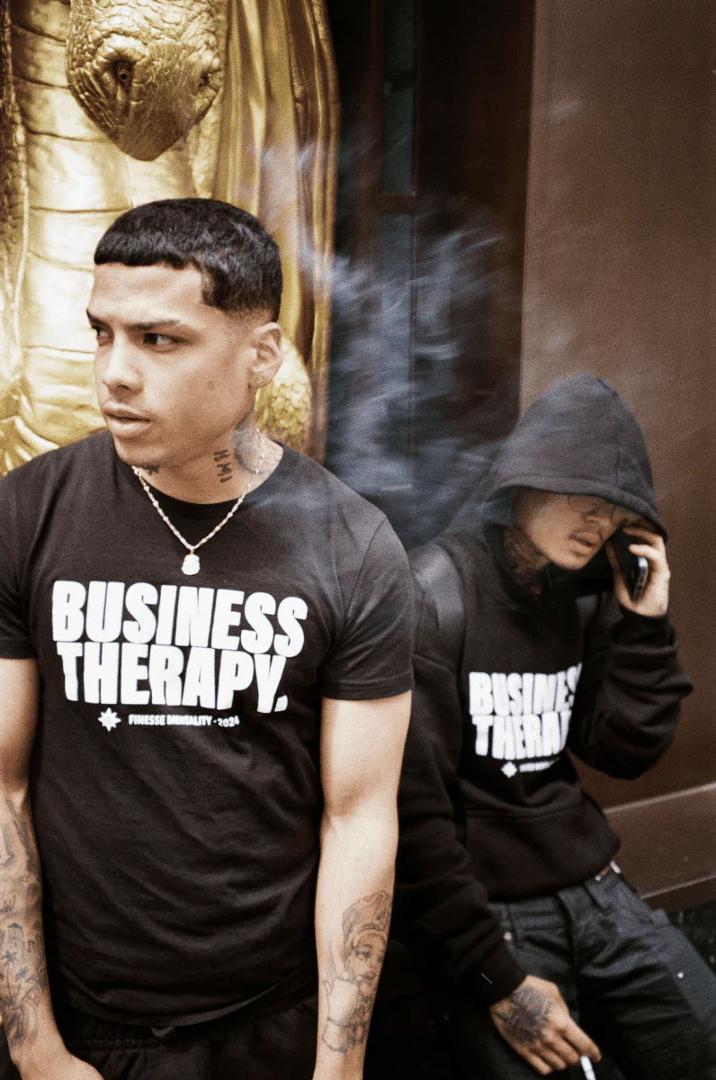 TEE "BUSINESS THERAPY" BLACK PUFF - Image 5